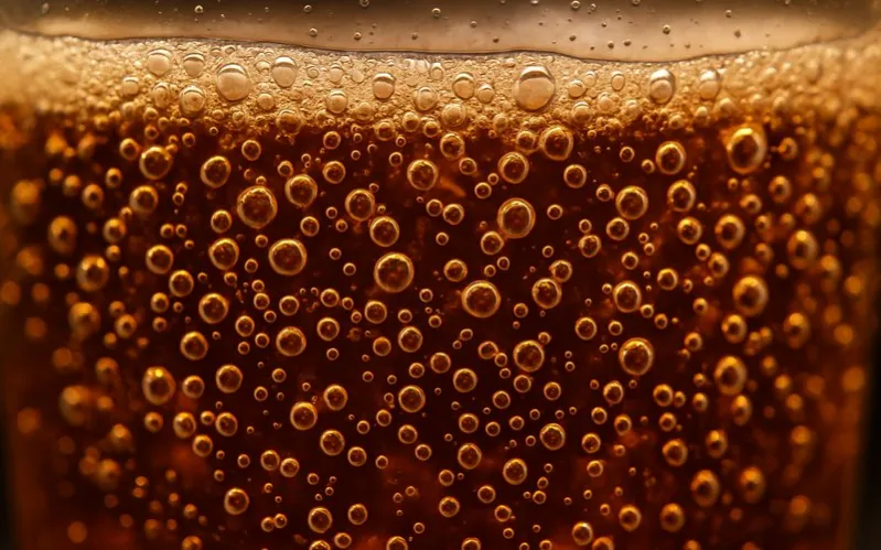 Fizzy drink: Drink containing dissolved CO₂ gas bubbles
